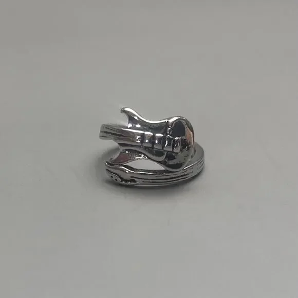 Y2K Vintage Wrapped Guitar Ring – Silver Tone, Size 8, Unisex, Brand New - Picture 7 of 7